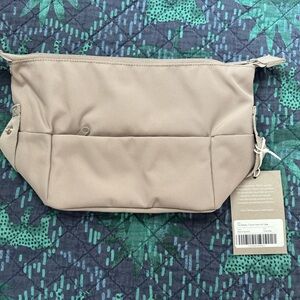 EVERLANE The ReNew Transit Catch-All Case - warm quartz